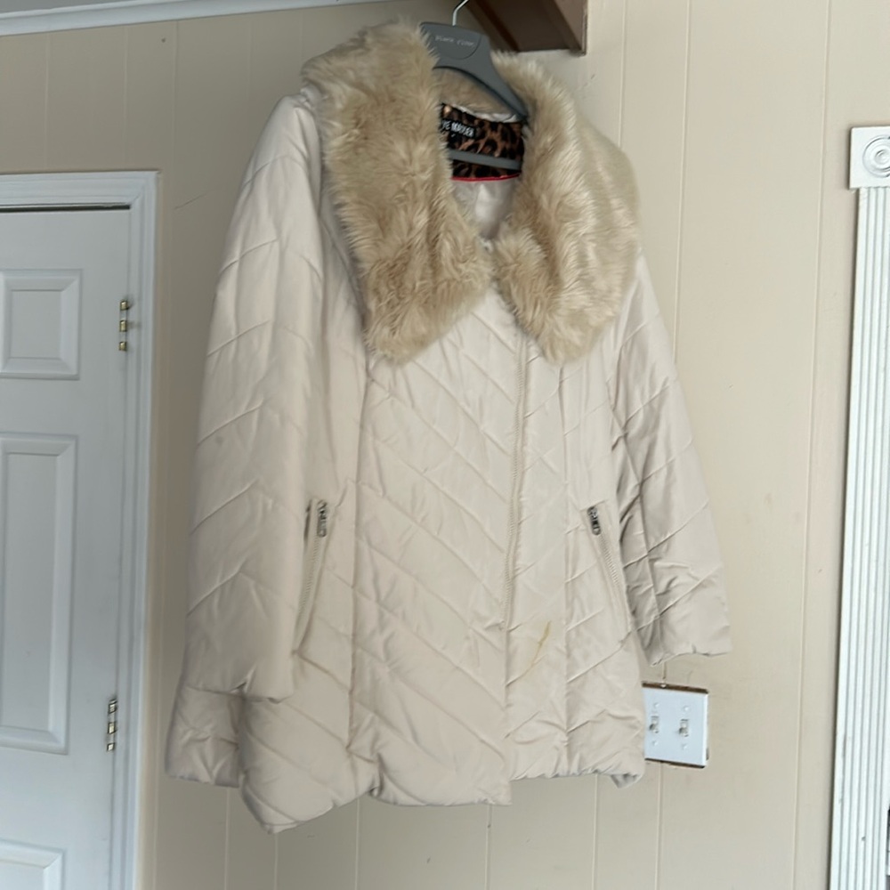 Jacket only worn twice, removable faux fur collar, one small stain